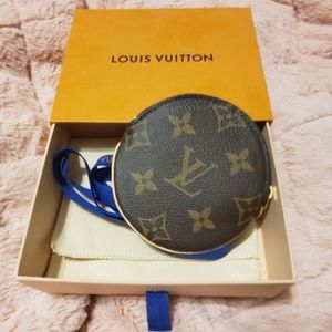 Authentic Louis Vuitton monogram round coin purse